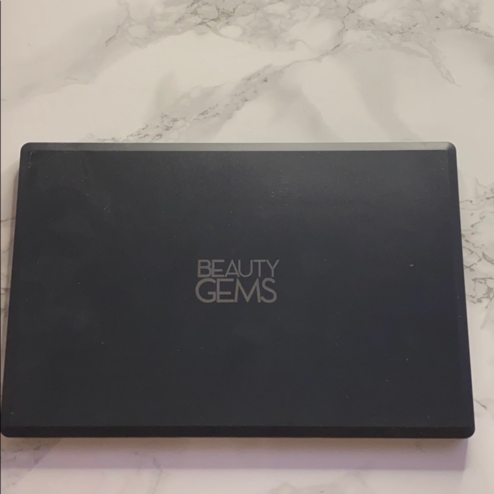 Beauty gems makeup